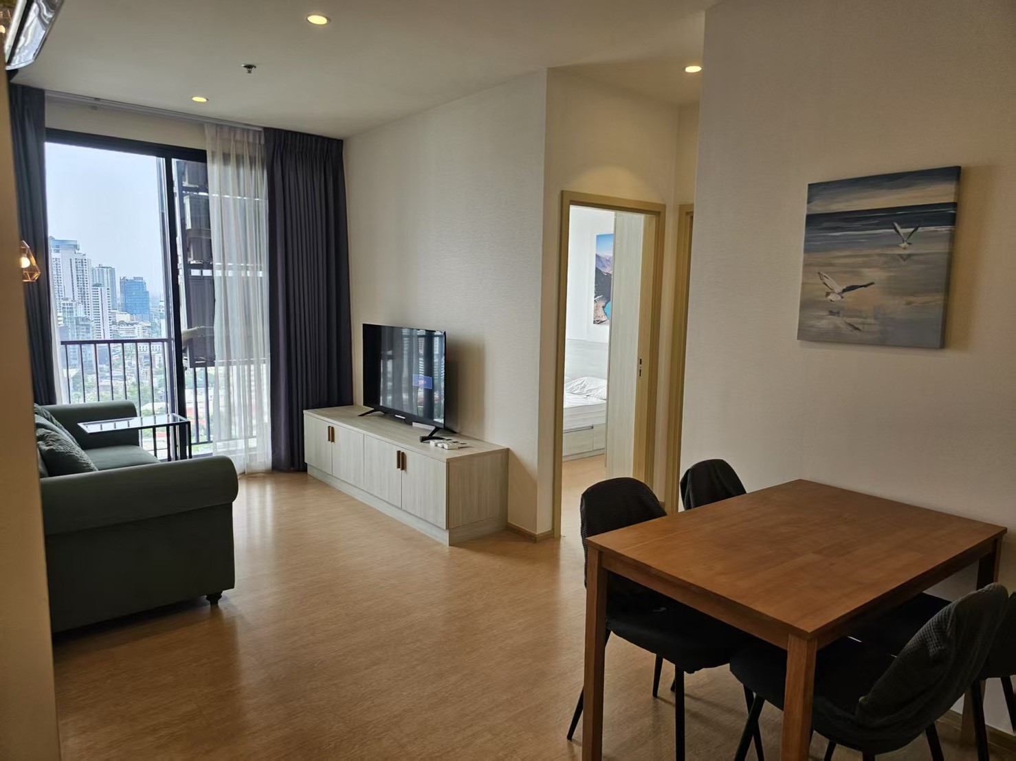 For rent, Maru Ekkamai, 2 bedrooms, 2 bathrooms, pets allowed. Sky swimming pool, fitness center, near BTS Ekkamai, Gateway Ekkamai For rent, Maru Ekkamai, 2 bedrooms, 2 bathrooms, pets allowed. Sky swimming pool, fitness center, near BTS Ekkamai, Gateway Ekkamai