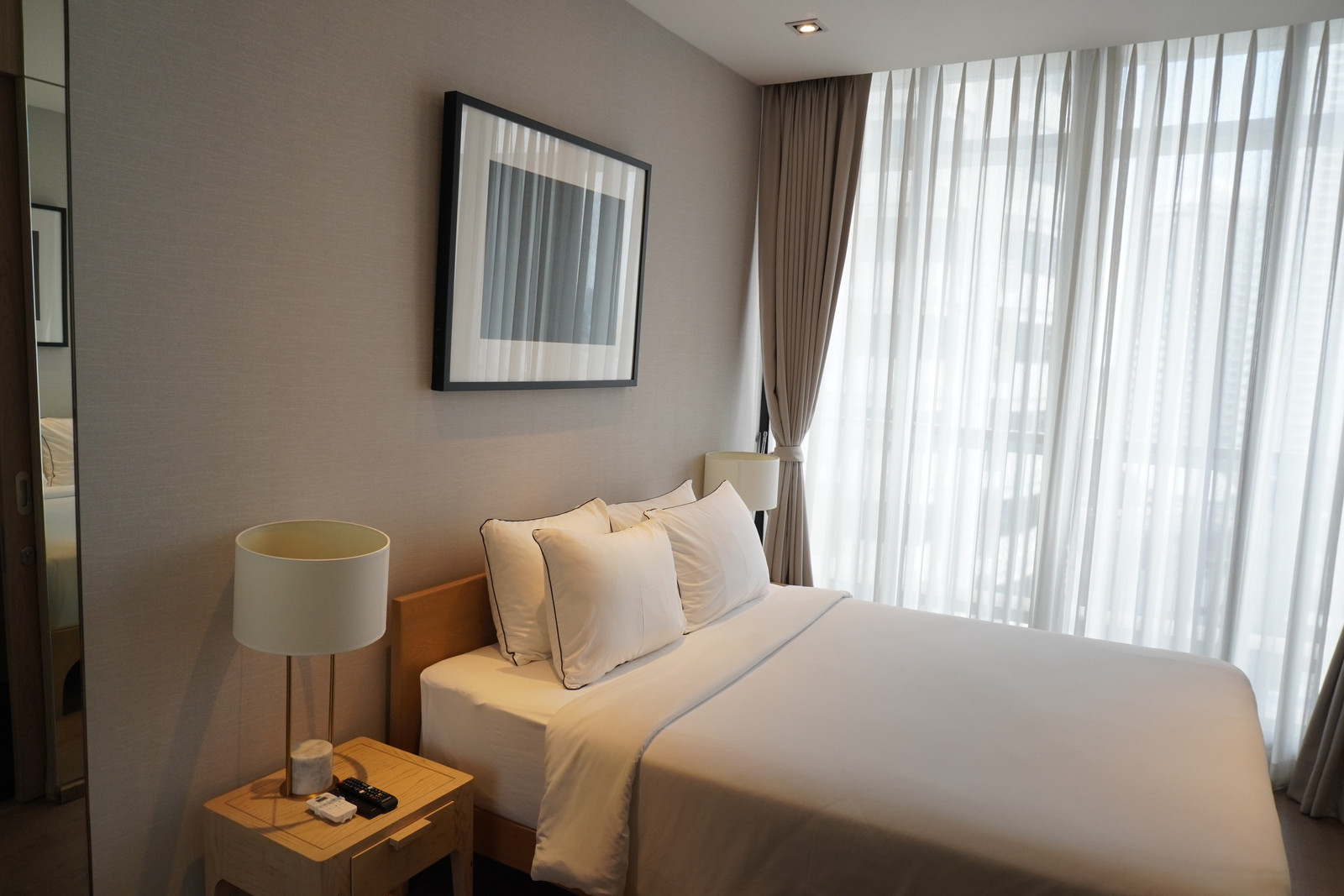 🏢 Condo for rent Hampton Residence Next to Emporium ✨ Beautiful room, good location, convenient travel 🛏️ 1 bedroom, 1 living room, 1 bathroom (Combine Room) room type 📐 size 52 sq m. 🚆 near BTS Phrom Phong 🚌 there is a shuttle to BTS every 15 minutes 📶 F