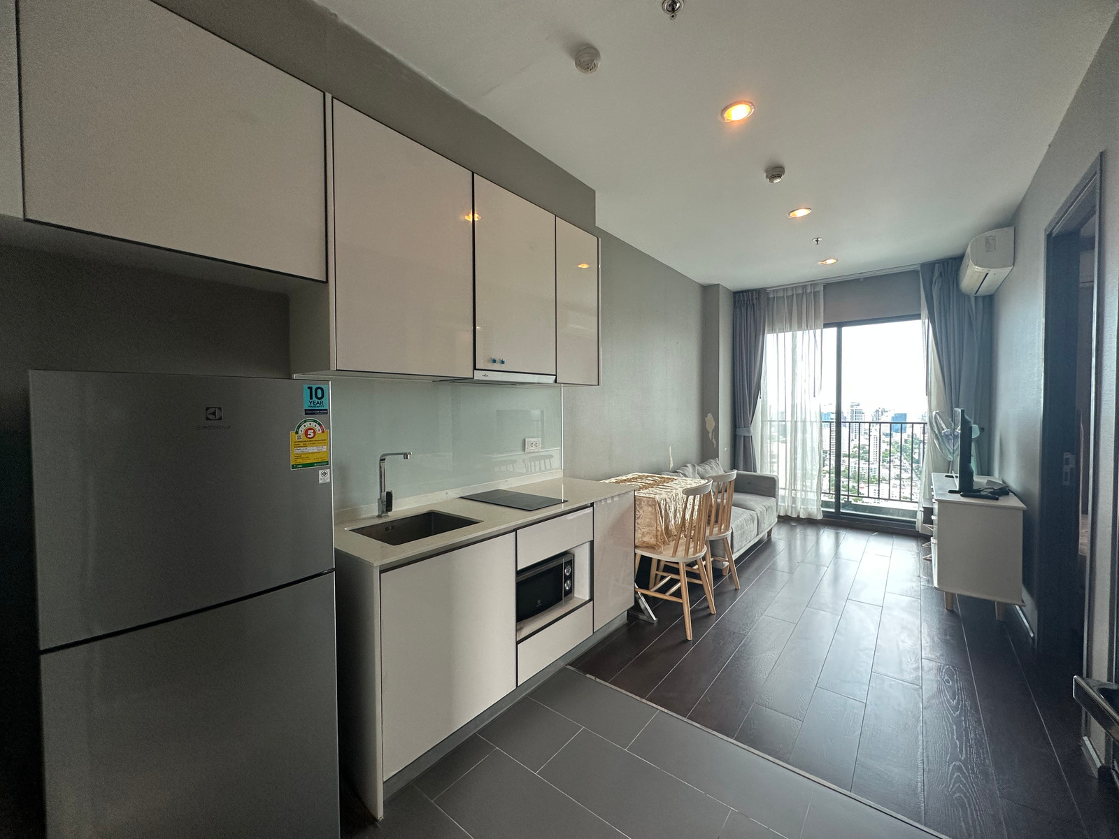 SK00037 for rent C Ekkamai, size 36 sq m, city view **BTS Ekkamai** SK00037 for rent C Ekkamai, size 36 sq m, city view **BTS Ekkamai**