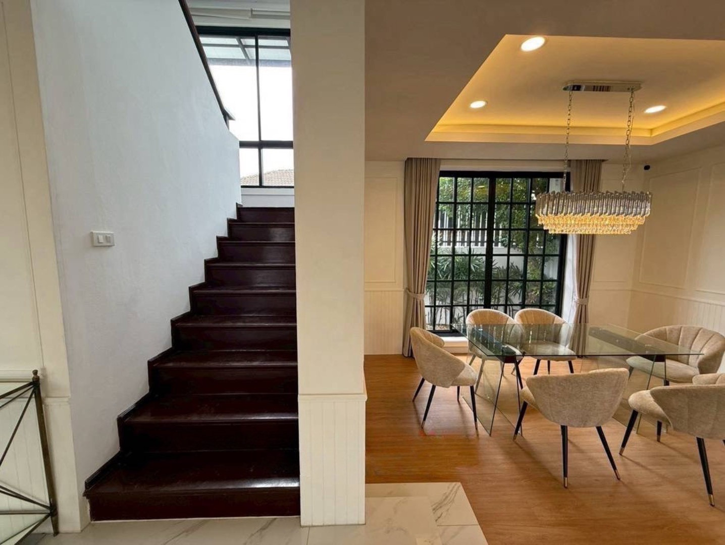 ให้เช่าทาวน์โฮม 4 ชั้น ทำเลซอยเอกมัย 12 (ซอยเจริญใจ) | สุขุมวิท ใกล้โรงเรียนนานาชาติเอกมัย พร้อมเข้าอยู่  – รูปที่ 3