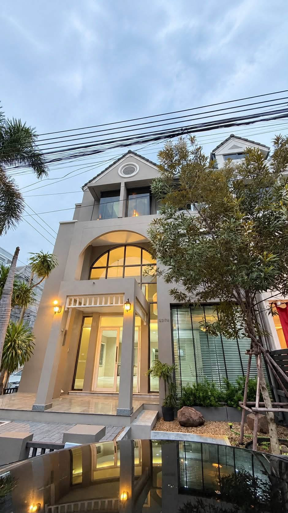 🏢 Home office for rent, 3.5 floors, corner unit, Town in Town area. 📝Can register a company | Newly painted the whole house | Parking for 7-8 cars🚗 🏢 Home office for rent, 3.5 floors, corner unit, Town in Town area. 📝Can register a company | Newly painted the whole house | Parking for 7-8 cars🚗