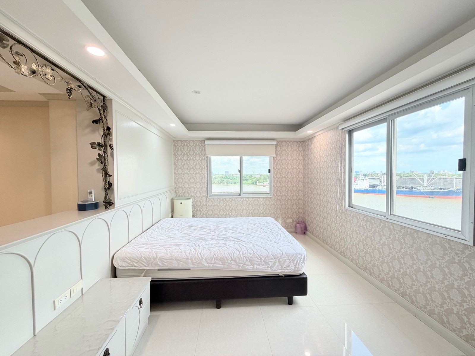 Condo Rama 3 that has both "large space + river view + interesting price". You must try and see this room.