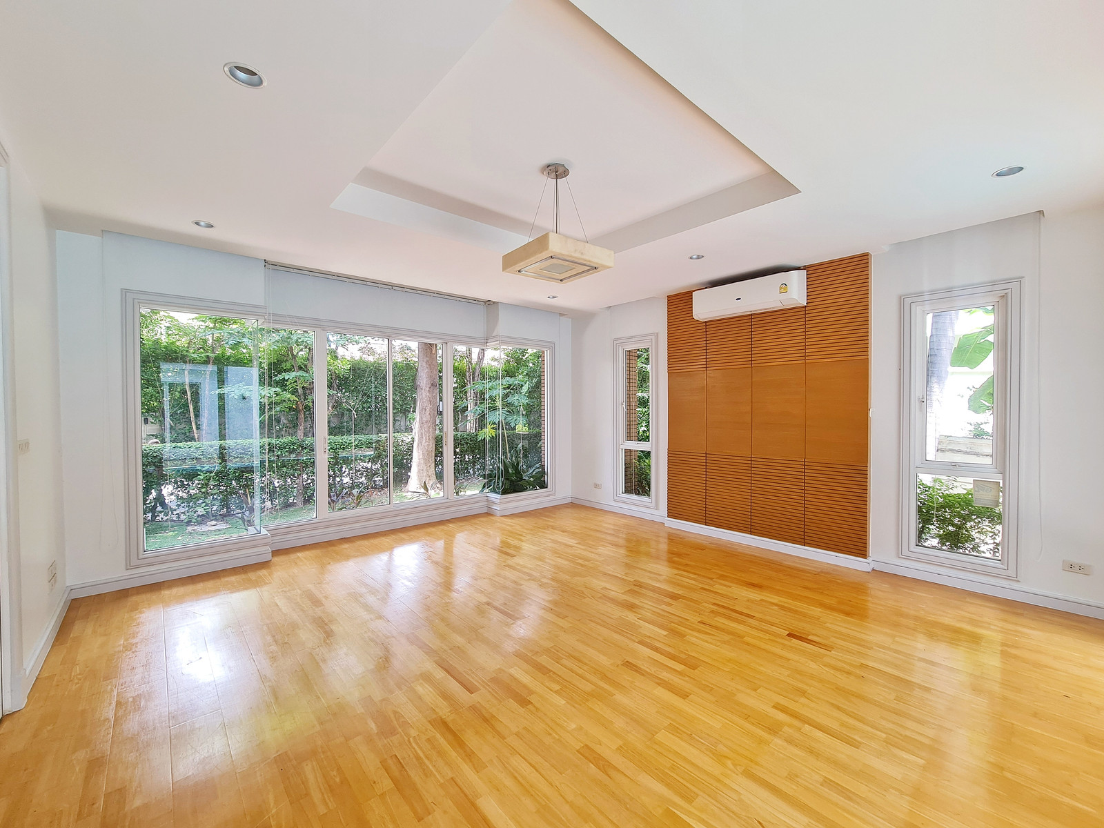 บ้านเดี่ยวหรู 2 ชั้น 4 ห้องนอน พร้อมสระว่ายน้ำและสวนส่วนตัว ทำเลสุขุมวิท ใกล้ BTS ทองหล่อ – รูปที่ 3