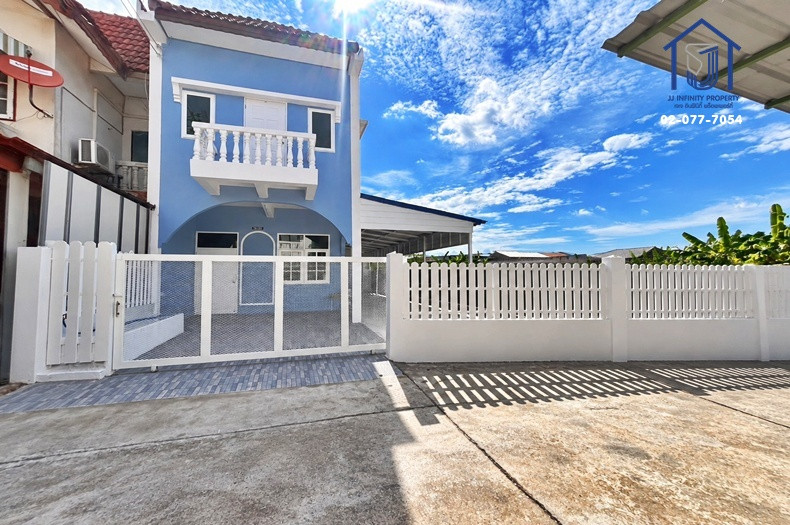 2-story townhouse for sale, Suan Thong Village, 8 houses along Phra Ong Chao Sai Road, Khlong 4, near Lat Sawai Market, BTS Khu Khot. 2-story townhouse for sale, Suan Thong Village, 8 houses along Phra Ong Chao Sai Road, Khlong 4, near Lat Sawai Market, BTS Khu Khot.