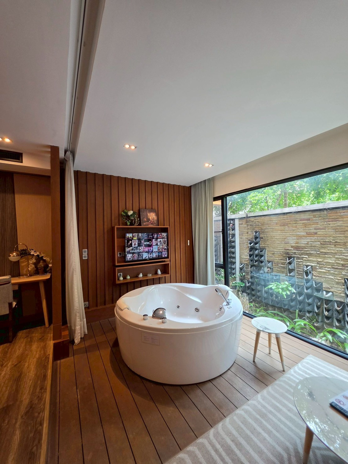 ให้เช่า/ขาย คอนโด โคลวิว (Pool Suite Chiang Mai) ใกล้เมืองเชียงใหม่ เฟอร์นิเจอร์ครบ – รูปที่ 2
