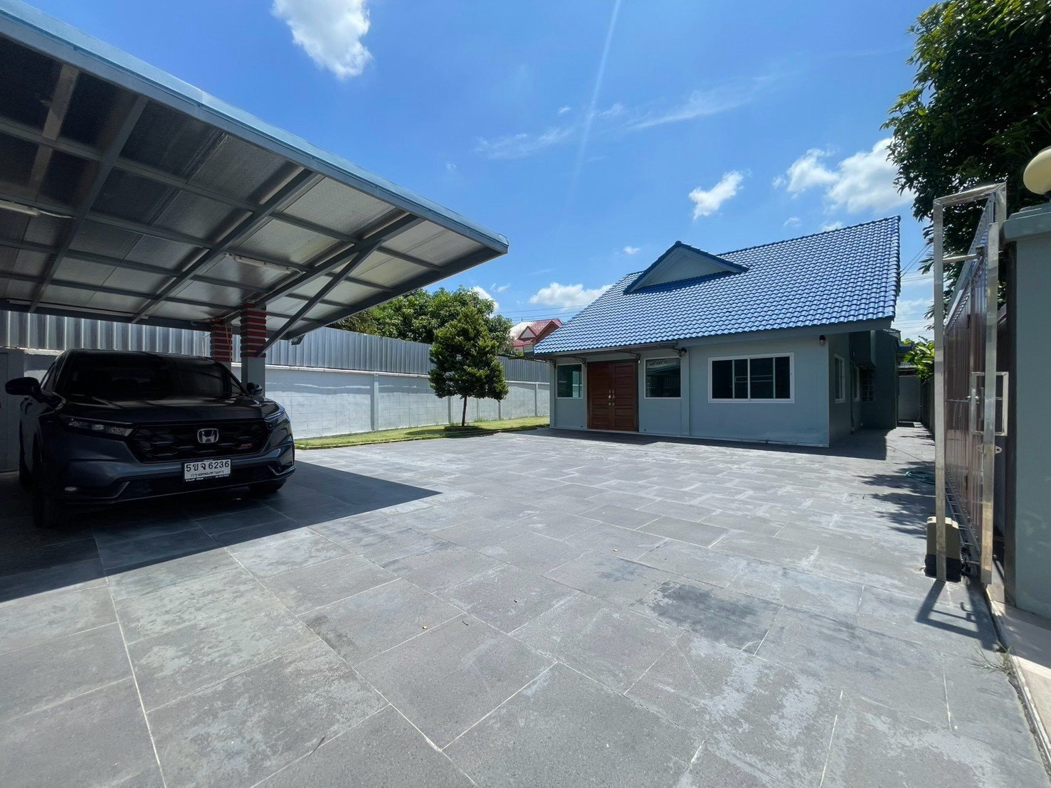 บ้านหลังใหญ่ แต่งใหม่ พร้อมอยู่ในสัมมากร | 96 ตร.ว. ราคา 13.5 ล้าน บ้านหลังใหญ่ แต่งใหม่ พร้อมอยู่ในสัมมากร | 96 ตร.ว. ราคา 13.5 ล้าน