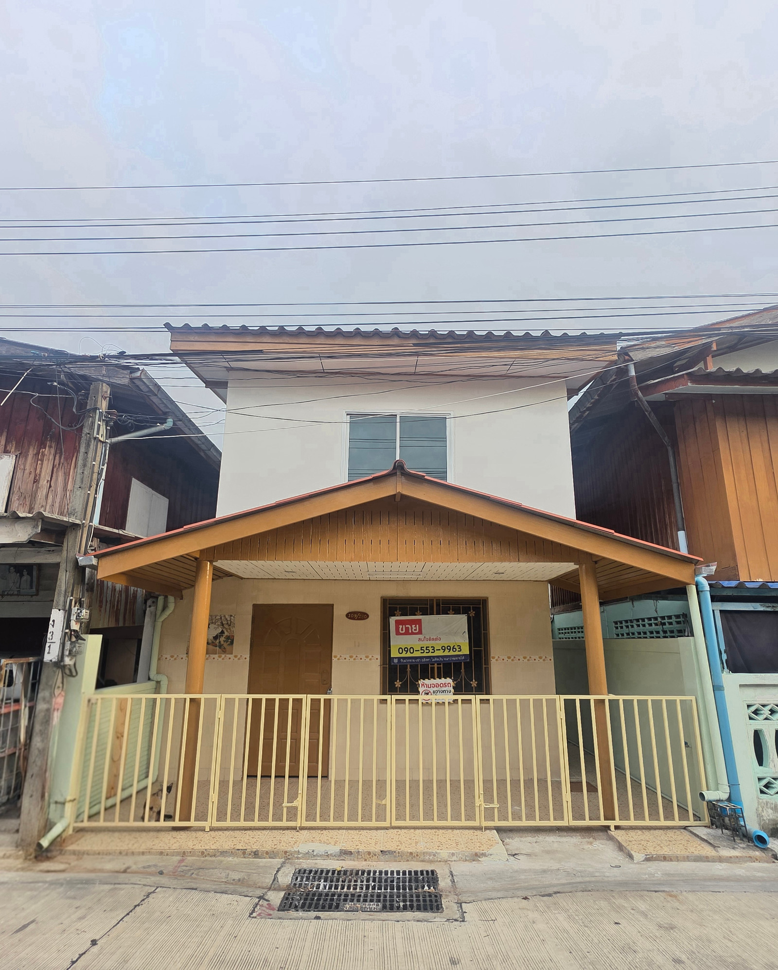 ขายบ้าน ทาวน์เฮ้าส์ 2ชั้น เคหะร่มเกล้า29 2นอน 1น้ำ บนที่ดิน 17.4 ตรว. ขายเพียง 1.17 ล้าน ขายบ้าน ทาวน์เฮ้าส์ 2ชั้น เคหะร่มเกล้า29 2นอน 1น้ำ บนที่ดิน 17.4 ตรว. ขายเพียง 1.17 ล้าน