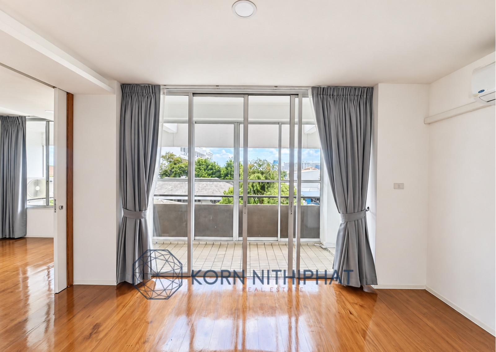 For Rent Pets Friendly Apartment in Phrom Phong - Sukhumvit, Bangkok | Near BTS 950 Meters and Emporium Tower