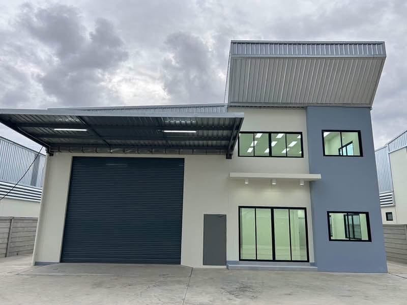 Warehouse for rent, Samut Prakan, Phraeksa Mai-Tamru Bang Phli zone. Location connecting Bangna-Trad & Bang Pu Industrial Estate, trailer truck, easy entry and exit, wide space with office, can move in immediately.