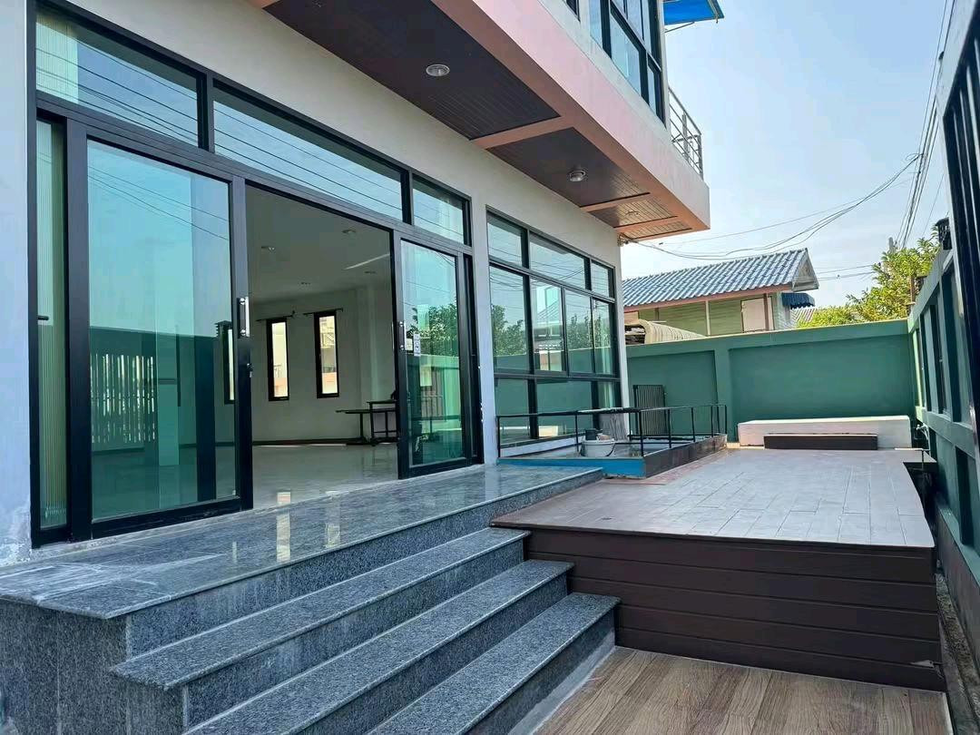 For sale / rent 📢 Rama 2 Road, Sinphachok Village, warehouse + office, 2 floors, waterfront, original structure, steel warehouse. The piles are tight, very strong, ready to move in. Selling price 💰️17.5 million baht 📌 Rental price conditions 💰90,000 / mon For sale / rent 📢 Rama 2 Road, Sinphachok Village, warehouse + office, 2 floors, waterfront, original structure, steel warehouse. The piles are tight, very strong, ready to move in. Selling price 💰️17.5 million baht 📌 Rental price conditions 💰90,000 / mon