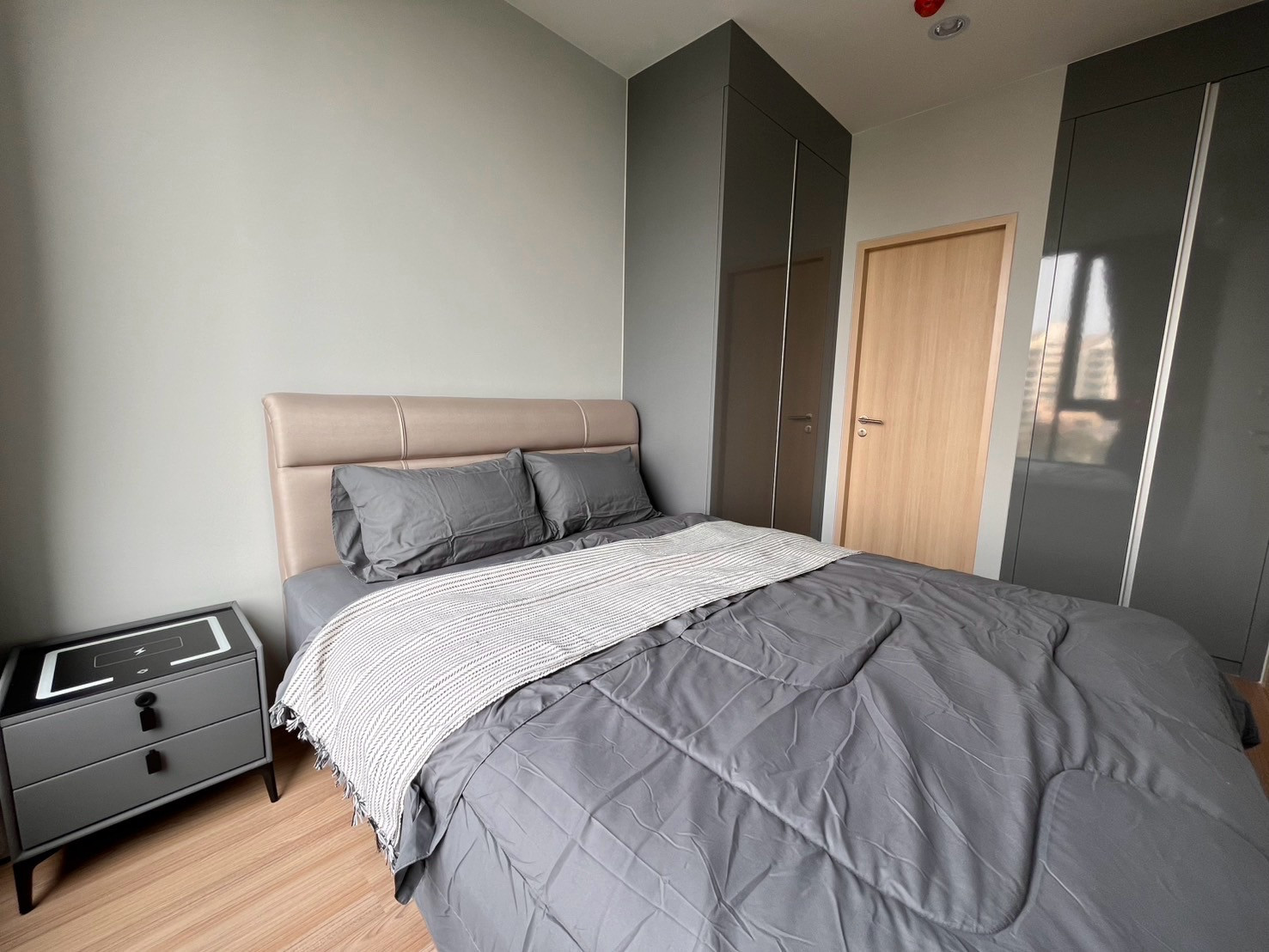 Condo for rent next to BTS Cloud11 True101, large room, fully furnished, private, beautiful garden view, fitness center, sauna, premium swimming pool. Condo for rent next to BTS Cloud11 True101, large room, fully furnished, private, beautiful garden view, fitness center, sauna, premium swimming pool.