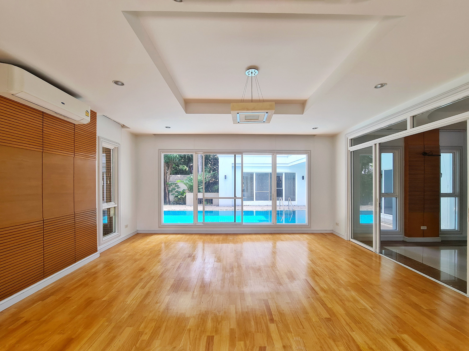 บ้านเดี่ยวหรู 2 ชั้น 4 ห้องนอน พร้อมสระว่ายน้ำและสวนส่วนตัว ทำเลสุขุมวิท ใกล้ BTS ทองหล่อ – รูปที่ 4