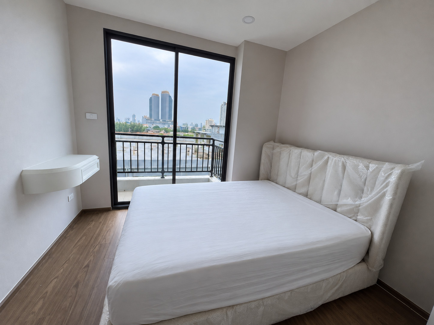 คอนโด 1BR รัชดา 44.72 ตร.ม. วิวเมือง | ห้องกว้าง ใกล้ MRT–พระราม 9 - U1169104 – รูปที่ 3