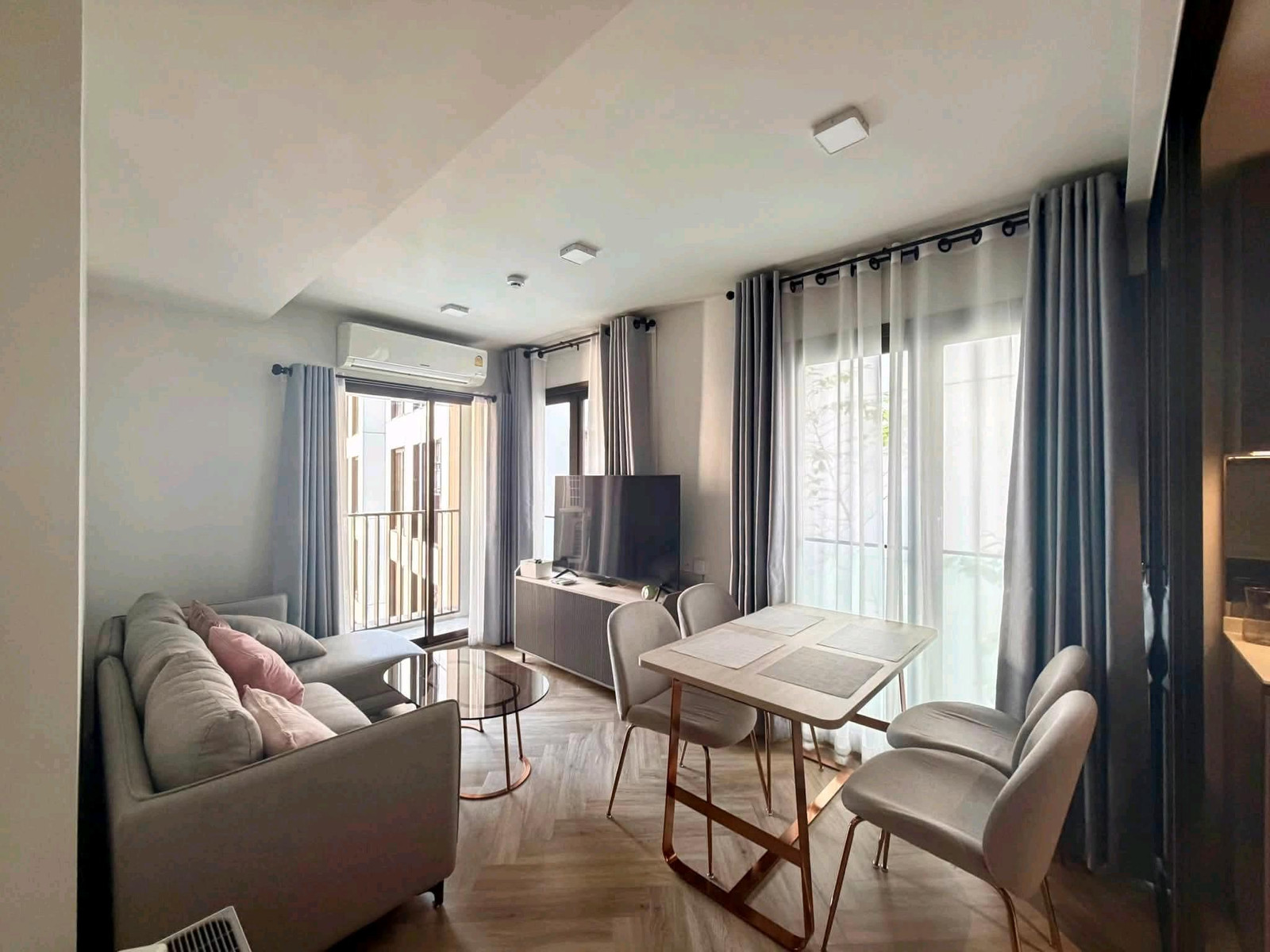 🌿🚇 Thonglor 25 location with shuttle to pick up and drop off BTS Thonglor / BTS Phrom Phong / EmQuartier 🌿🚇 Thonglor 25 location with shuttle to pick up and drop off BTS Thonglor / BTS Phrom Phong / EmQuartier
