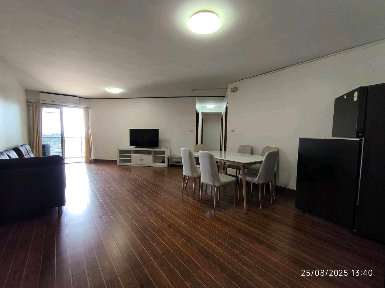 Room for rent with furniture / If interested, please contact: Khun Kanya / line id: kanya_newb / # 062-3650428
