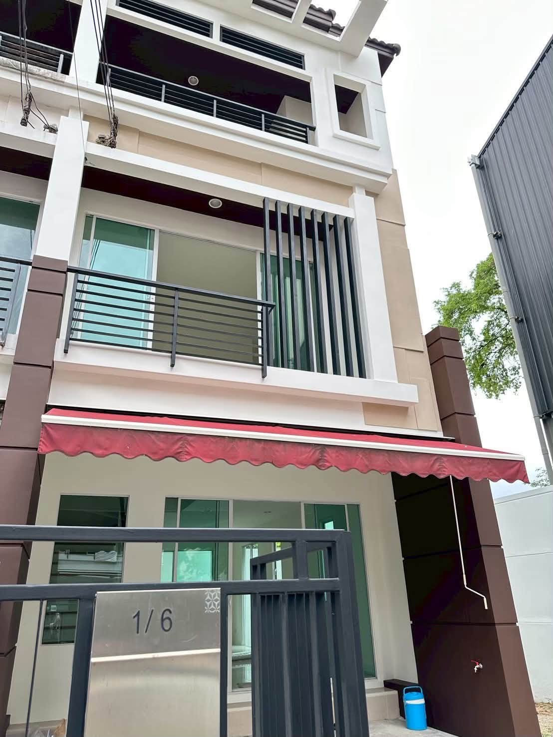 3-story townhouse for rent, Baan Klang Muang, Rama 3–Rat Burana. House near the center | Very good location 3-story townhouse for rent, Baan Klang Muang, Rama 3–Rat Burana. House near the center | Very good location