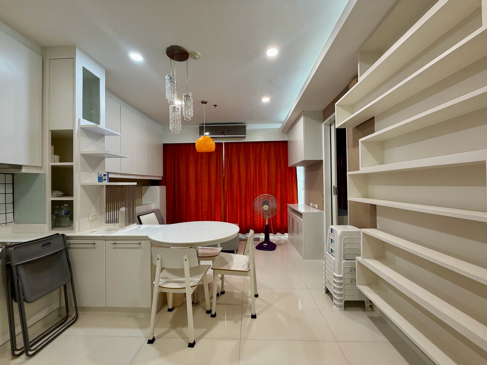 ✨ Urgent for rent! Large condos are very hard to find! Baan Klang Krung Siam-Pathumwan ✨ Condo in a prime location in the heart of the city. Very convenient to travel, just 1 station to Siam. Big room, satisfying with full usable space. Meet the needs of 
