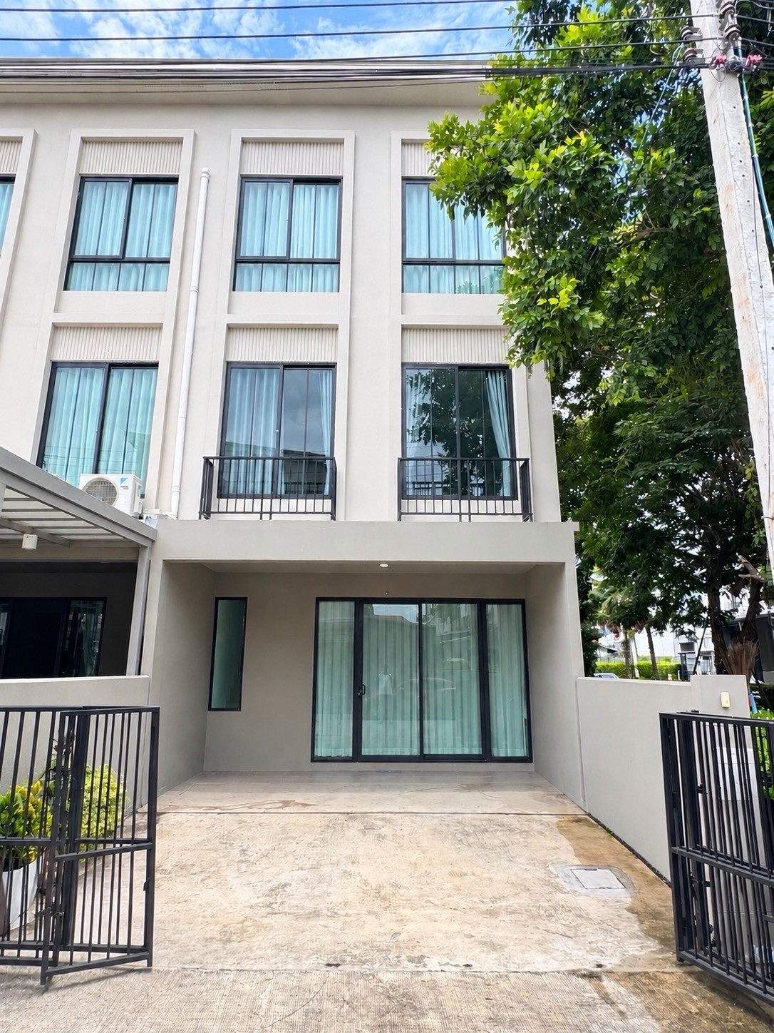 Townhome for rent, corner plot, Patio Ngamwongwan - Prachachuen, only 27,000 baht.