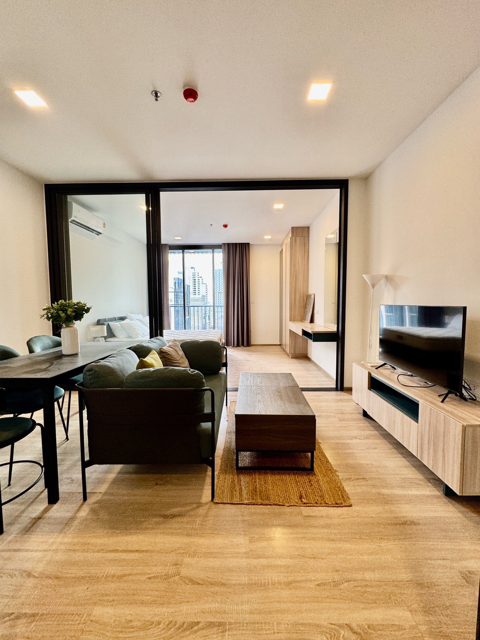 For rent!! XT Phayathai, fully furnished, ready to move in!!! 42 sq m BTS Phaya Thai, ready to move in, only 24,000 baht/month. For rent!! XT Phayathai, fully furnished, ready to move in!!! 42 sq m BTS Phaya Thai, ready to move in, only 24,000 baht/month.