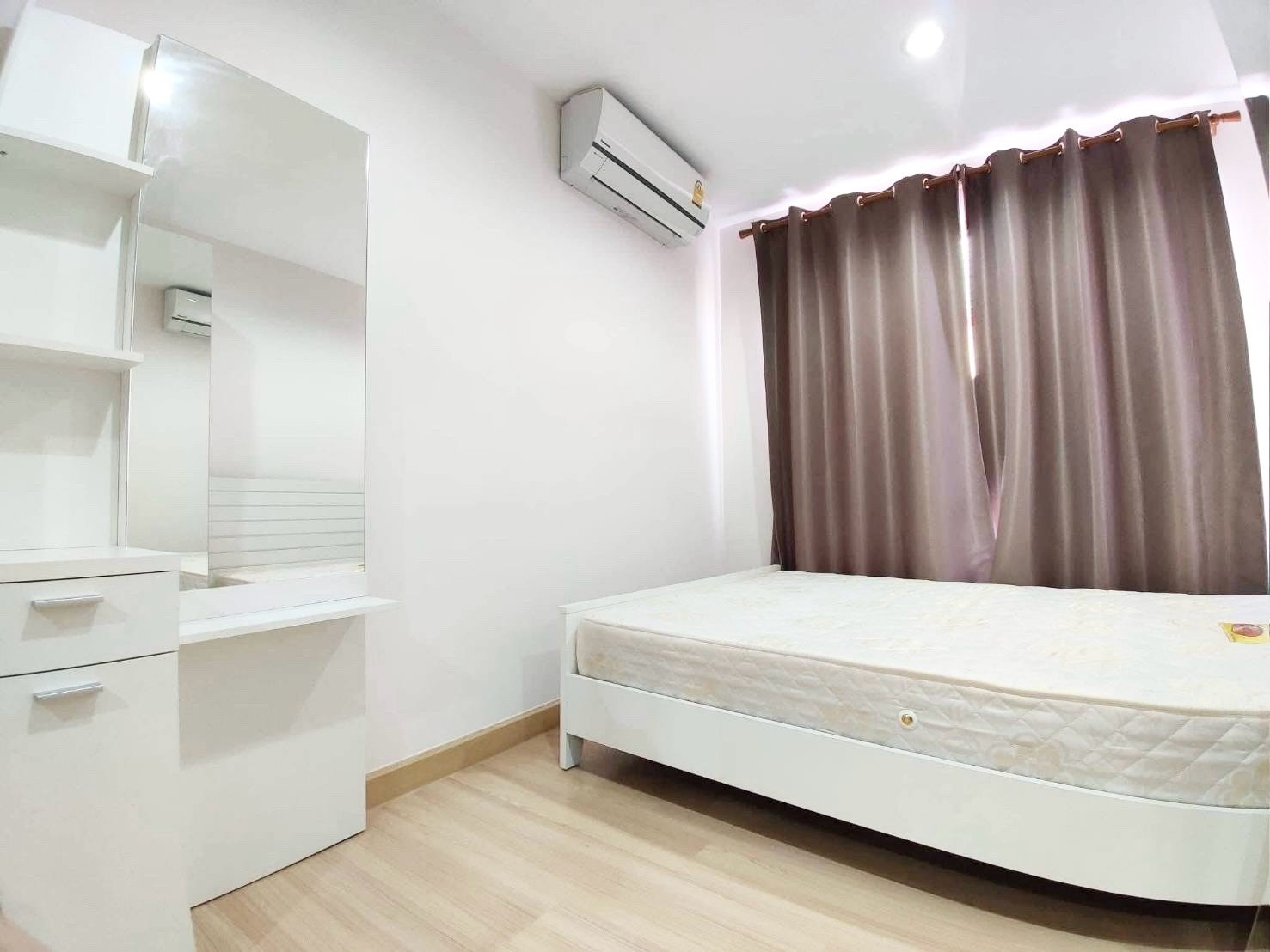 Condo near Bang Kraso MRT, good location, convenient next to the main road Rattanathibet.
