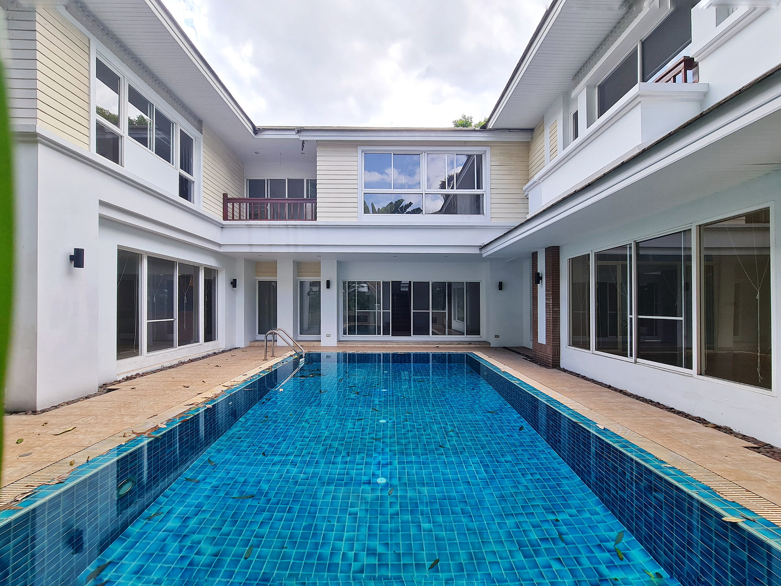 บ้านเดี่ยวหรู 2 ชั้น 4 ห้องนอน พร้อมสระว่ายน้ำและสวนส่วนตัว ทำเลสุขุมวิท ใกล้ BTS ทองหล่อ บ้านเดี่ยวหรู 2 ชั้น 4 ห้องนอน พร้อมสระว่ายน้ำและสวนส่วนตัว ทำเลสุขุมวิท ใกล้ BTS ทองหล่อ