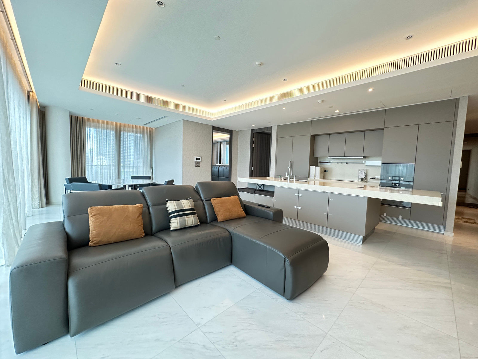 Best Deal for SALE with Serene Lumpini Park View at Sindhorn Tonson