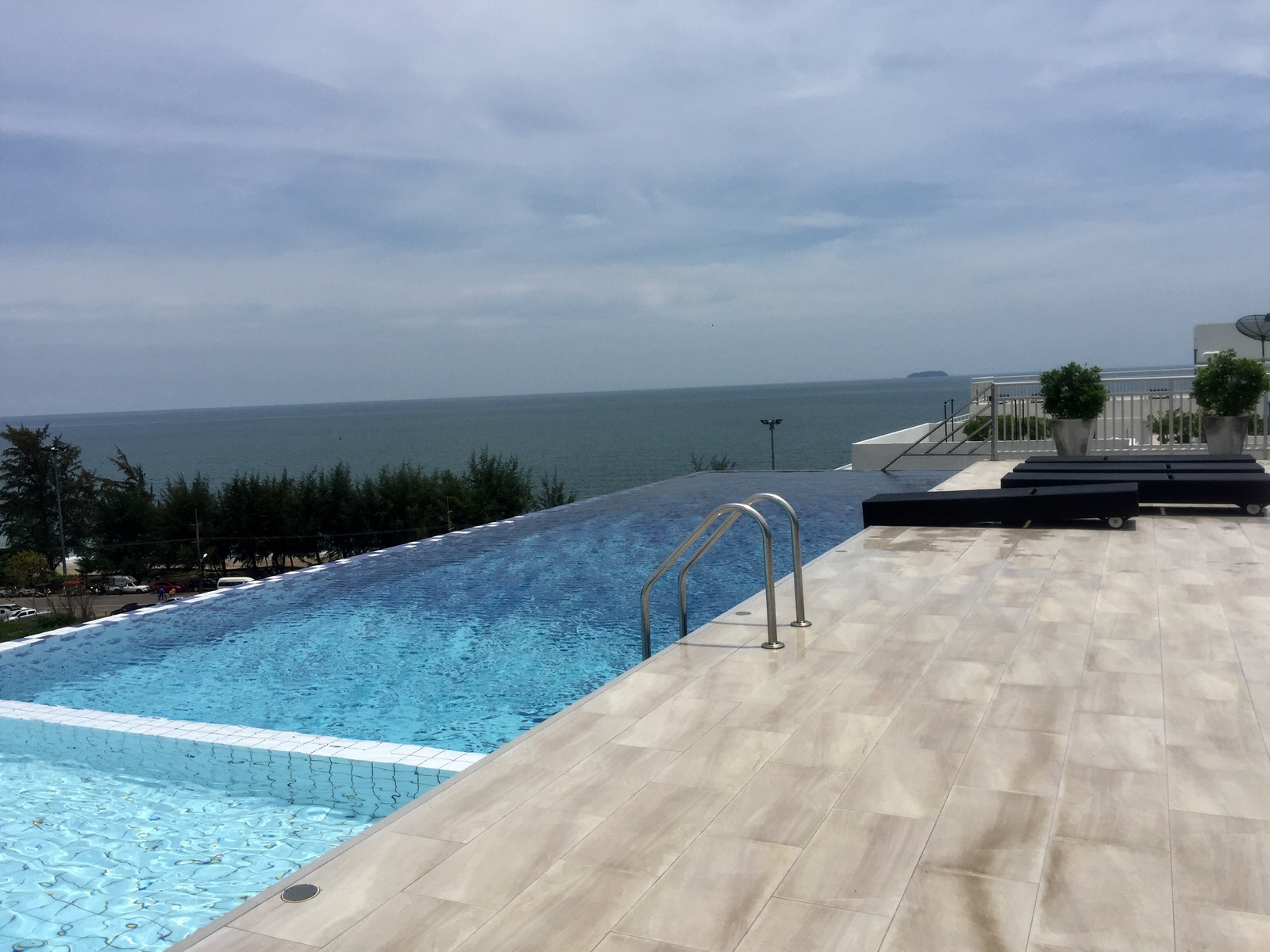 For sale cheap 2.5 million baht, 1 room condo, Duplex Unit with furniture and electrical appliances. Ready to move in