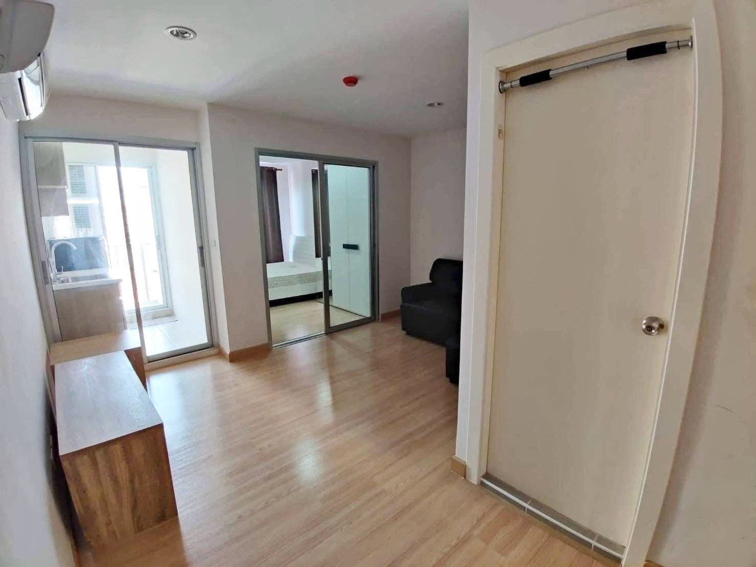 Condo near Central Northville, purple MRT Bang Kraso station, good location, spacious room, divided into proportions.