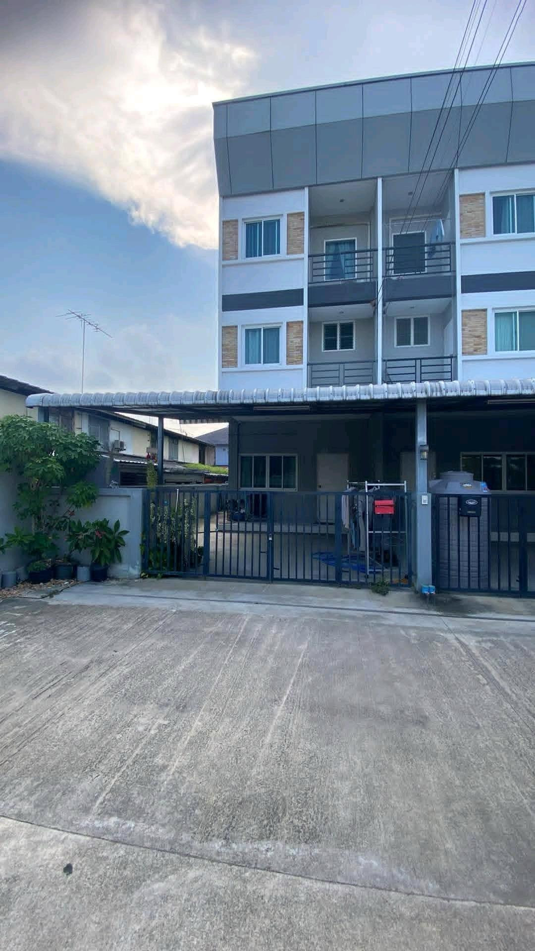 🔥 บ้านพร้อมอยู่ ทำเลดี ใกล้รถไฟฟ้า–มอเตอร์เวย์ พร้อมเฟอร์นิเจอร์ และเลี้ยงสัตว์ได้! 🔥 บ้านพร้อมอยู่ ทำเลดี ใกล้รถไฟฟ้า–มอเตอร์เวย์ พร้อมเฟอร์นิเจอร์ และเลี้ยงสัตว์ได้!