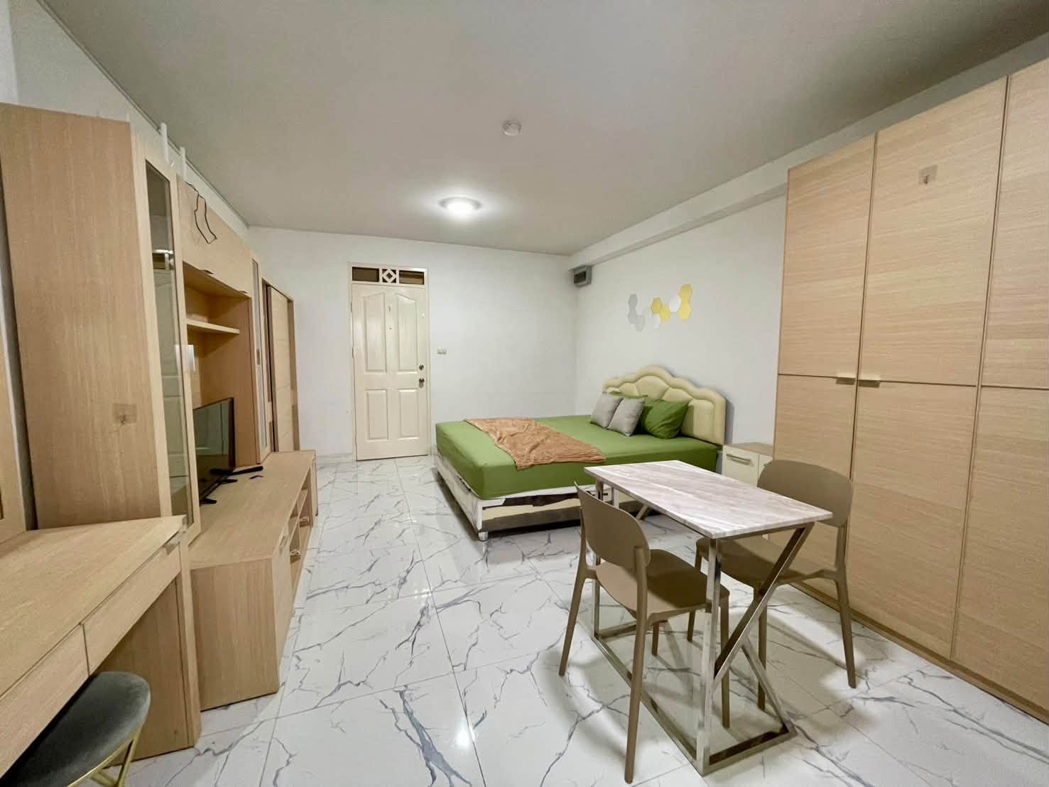 9000 พร้อมอยู่ พร้อมชม  MRT ศูนย์วัฒนธรรม / เดอะ สตรีท 📢 Line : @085pucam / 0627941024 🥳 YKP Rental Condo – รูปที่ 2