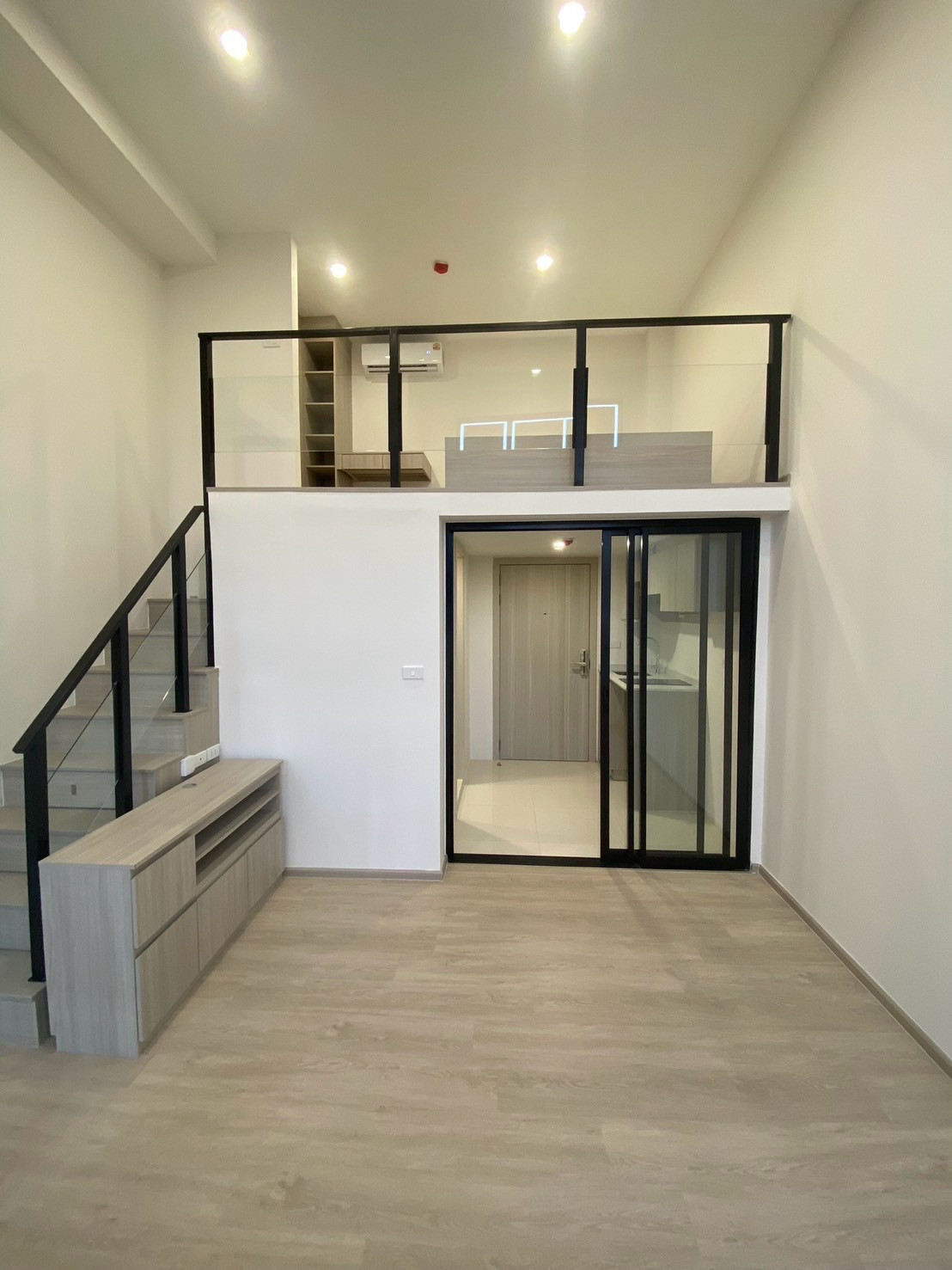 🏡 Condo for sale High Ceiling 22 sq m | Pet Friendly | next to BTS wire 0 meters. 🏡 Condo for sale High Ceiling 22 sq m | Pet Friendly | next to BTS wire 0 meters.