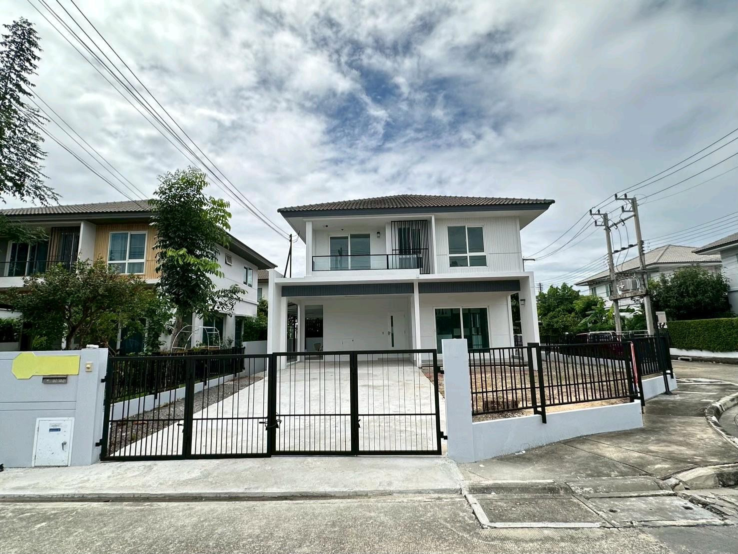 Bank Property (NPA) renovated and ready to move in, corner plot ‼️Main Road‼️Very good value🔊🔊 Bank Property (NPA) renovated and ready to move in, corner plot ‼️Main Road‼️Very good value🔊🔊