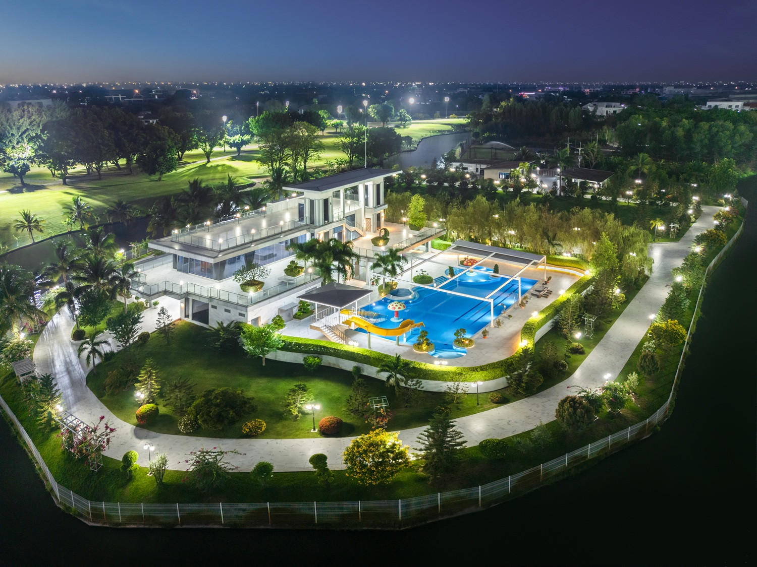 Luxury house for sale near Rangsit University, golf course view, surrounded by a stream. Muang Pathum Thani District (near Rangsit University 5 minutes), area 7 rai 1 ngan with private swimming pool. – รูปที่ 3