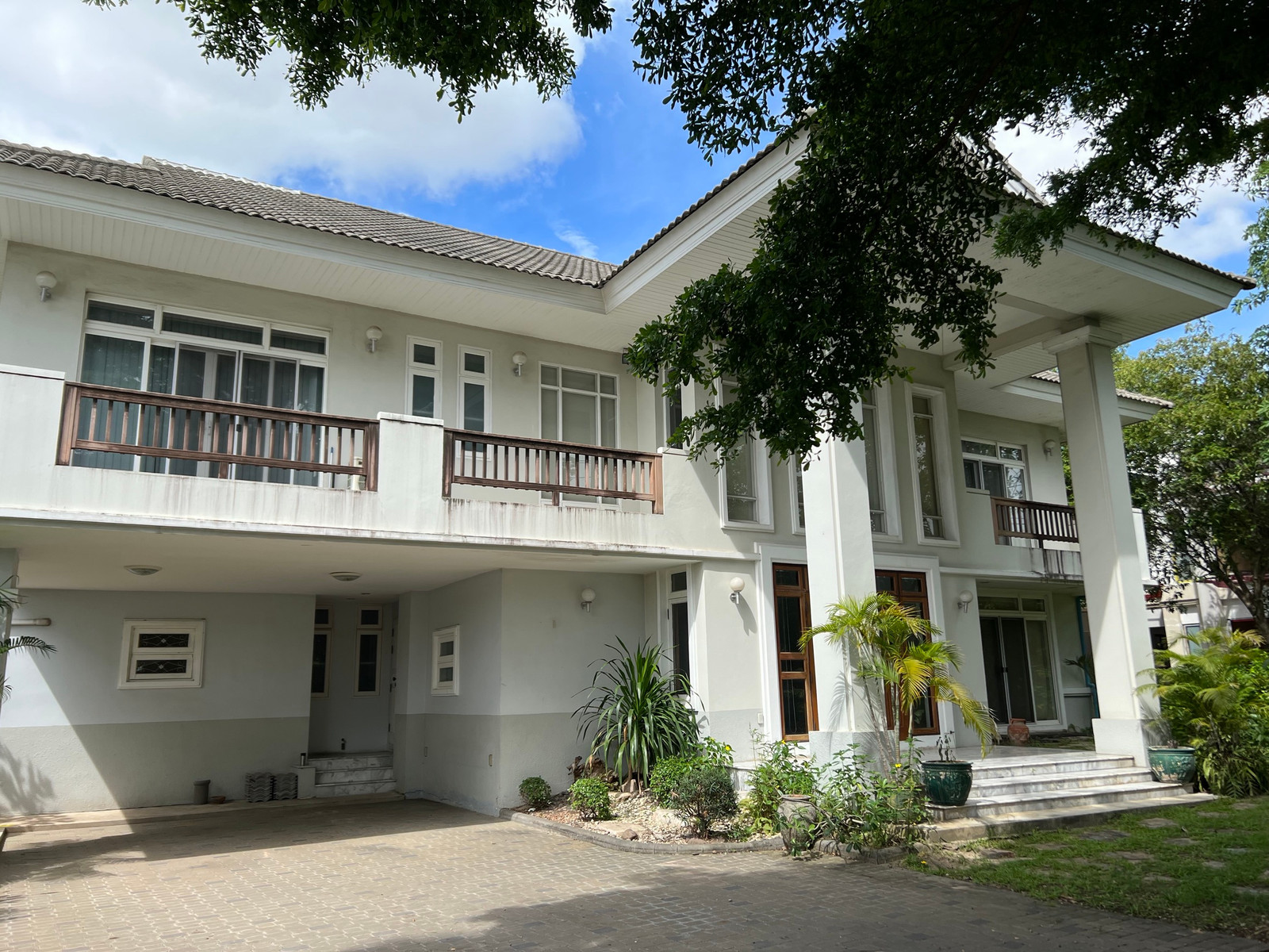 RENT HOUSE Big house for rent. Samut Prakan Zone