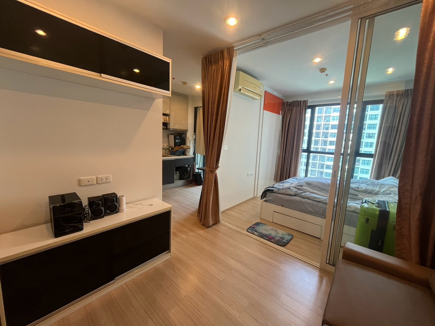 For Sale: The Base Chaeng Watthana, 25.56 sq.m., 1 Bedroom, 1 Bathroom, near Pink Line Chaeng Watthana 14 Station. For Sale: The Base Chaeng Watthana, 25.56 sq.m., 1 Bedroom, 1 Bathroom, near Pink Line Chaeng Watthana 14 Station.