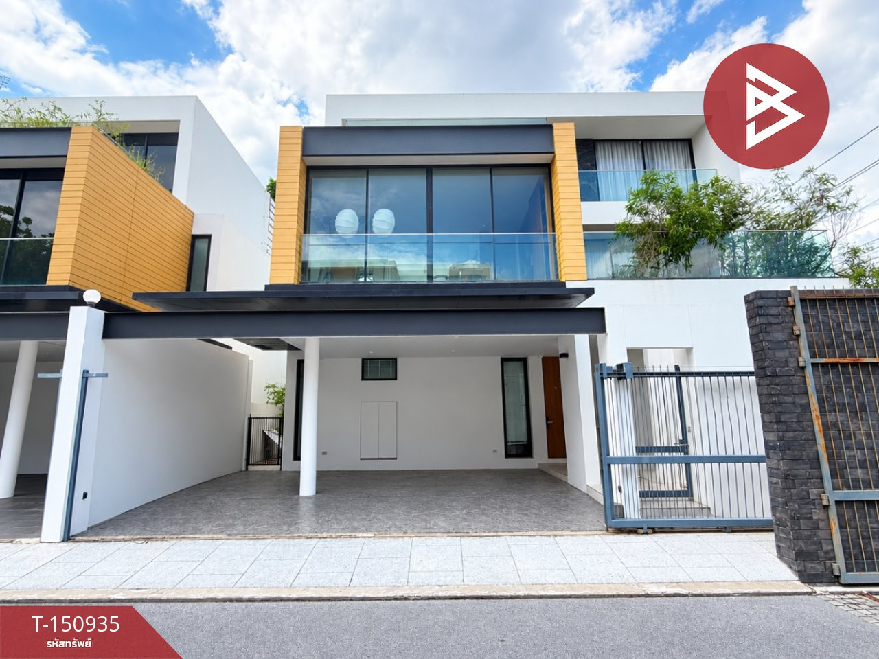 Single house for sale, area 56.3 square meters, 15 Gates Village, Soi Yothin Phatthana 11.