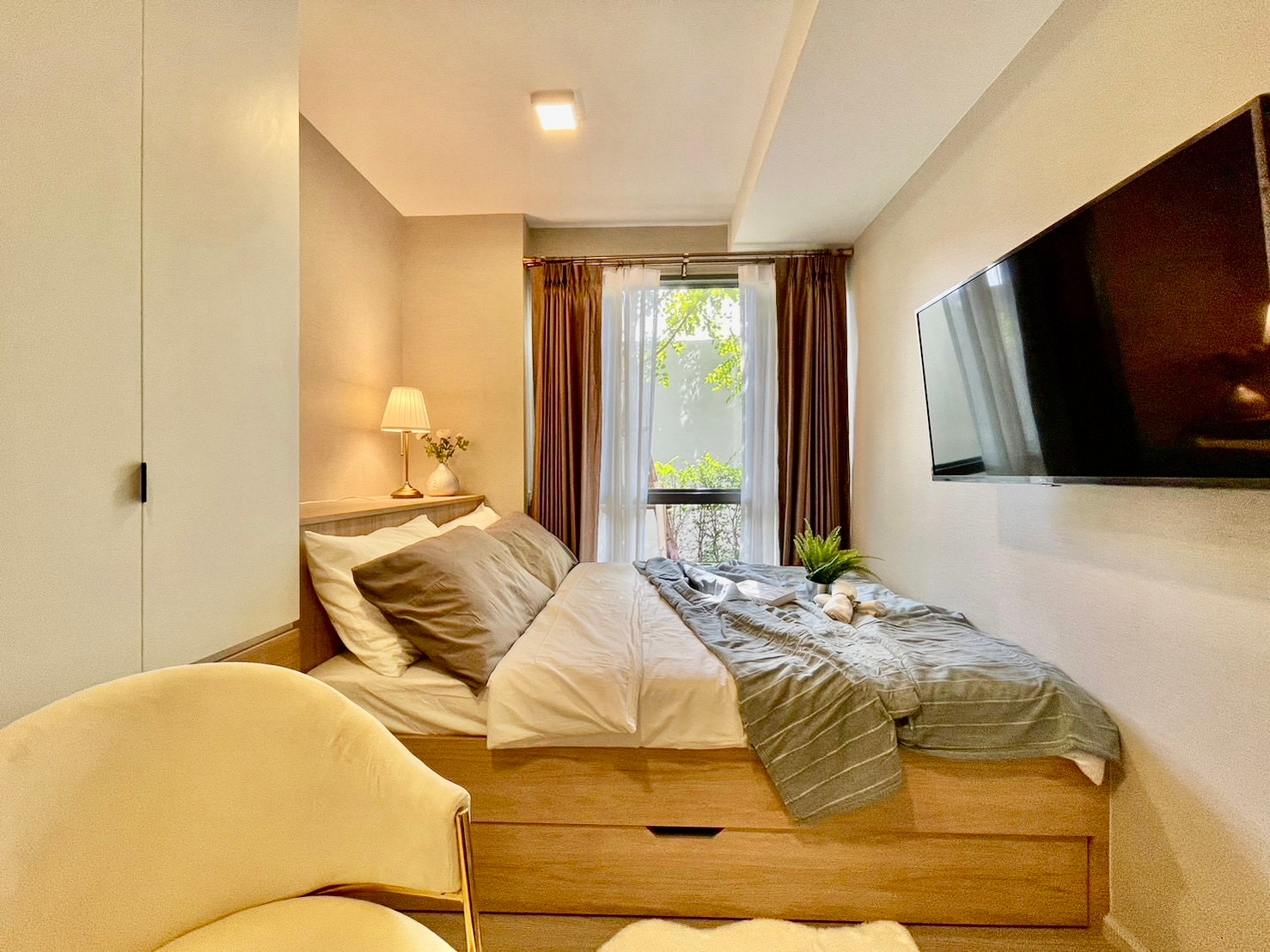 For Rent: Quintara Phume Sukhumvit 39 2 Bedrooms + Function Room | Private Garden | Spacious and newly furnished 70 sq.m. ground-floor unit in Building A, facing south. For Rent: Quintara Phume Sukhumvit 39 2 Bedrooms + Function Room | Private Garden | Spacious and newly furnished 70 sq.m. ground-floor unit in Building A, facing south.