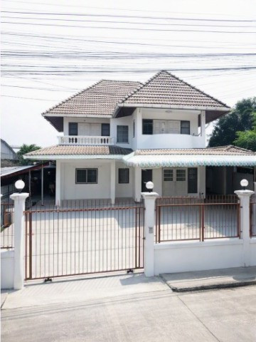 เมืองนครปฐม ให้เช่าบ้านเดี่ยว 2 ชั้น 5 นอน ใกล้ม.ศิลปากร 1 กม. สำนักงานที่ดิน นครปฐม 850 ม.ลำพยา 2 น้ำที่ดิน 130 ตร.วา.โรงจอดรถมีหลังคา – รูปที่ 2