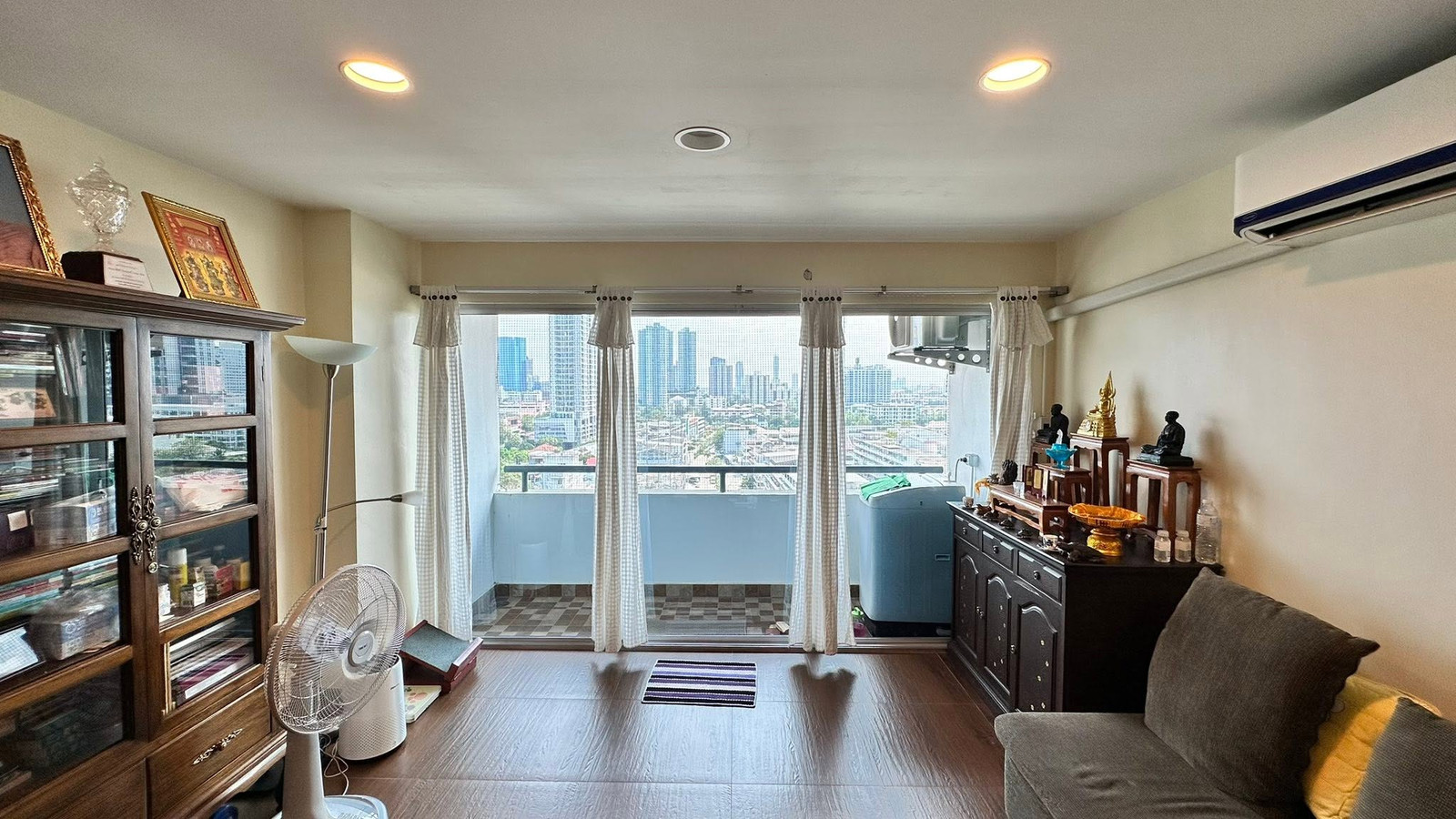 The Executive Regen 1bed 84sqm 5.2mb call 0886166564 The Executive Regen 1bed 84sqm 5.2mb call 0886166564