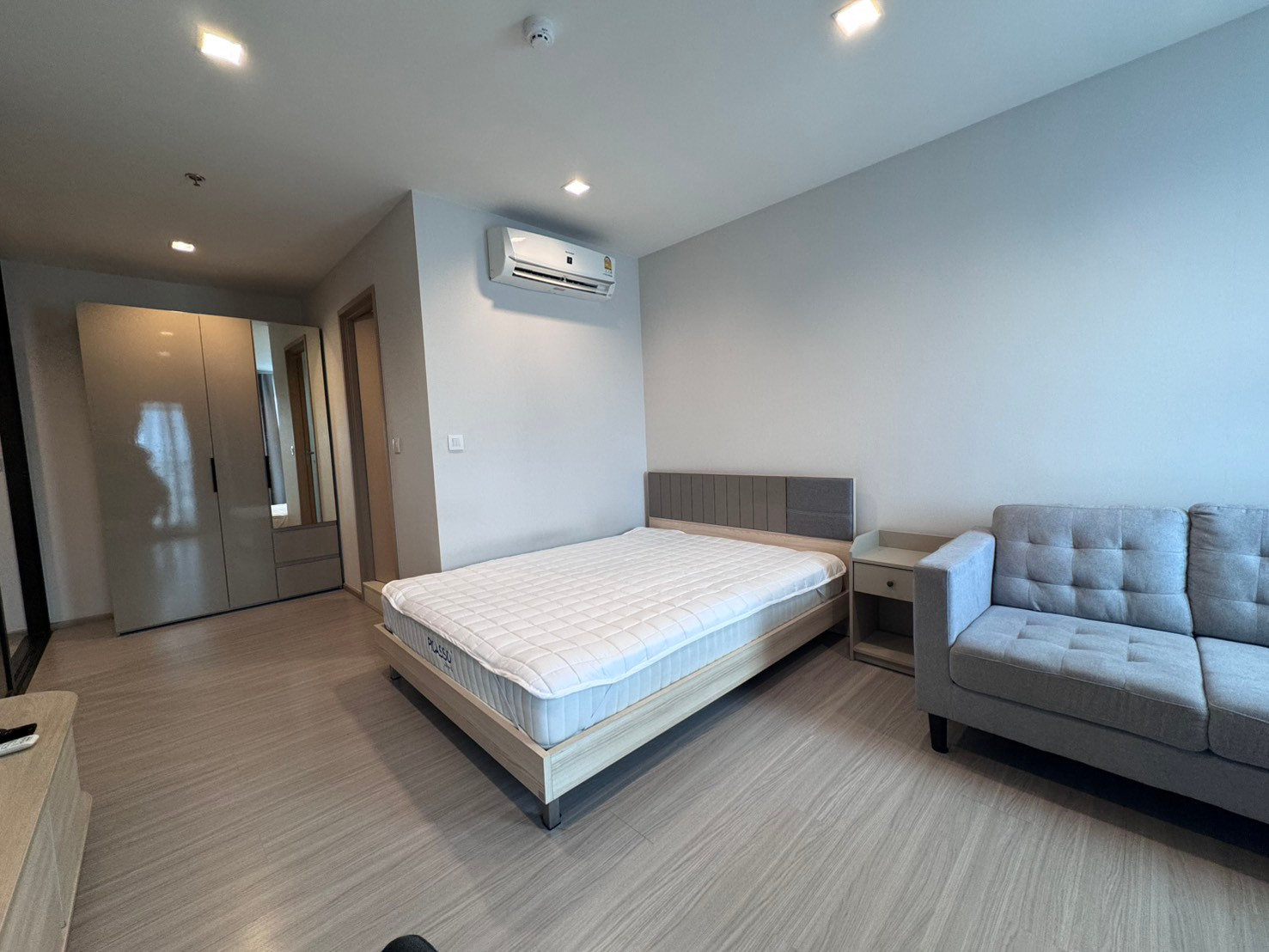 Life Sathorn Sierra คอนโดสวยใหม่ Finess 24 ชั่วโมง ใกล้ bts ตลาดพลู และ เดอะมอลท่าพระ ว่างพร้อมให้เช่า
