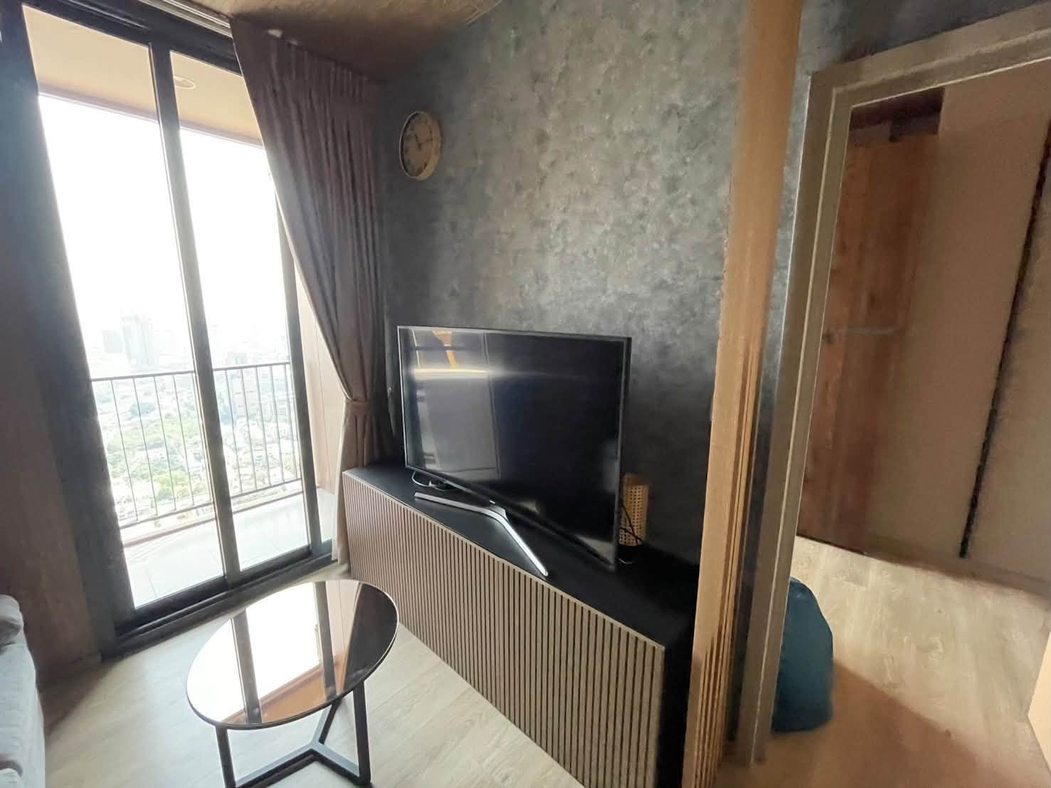 Oka Haus Sukhumvit 36, high floor room, very beautiful view😍