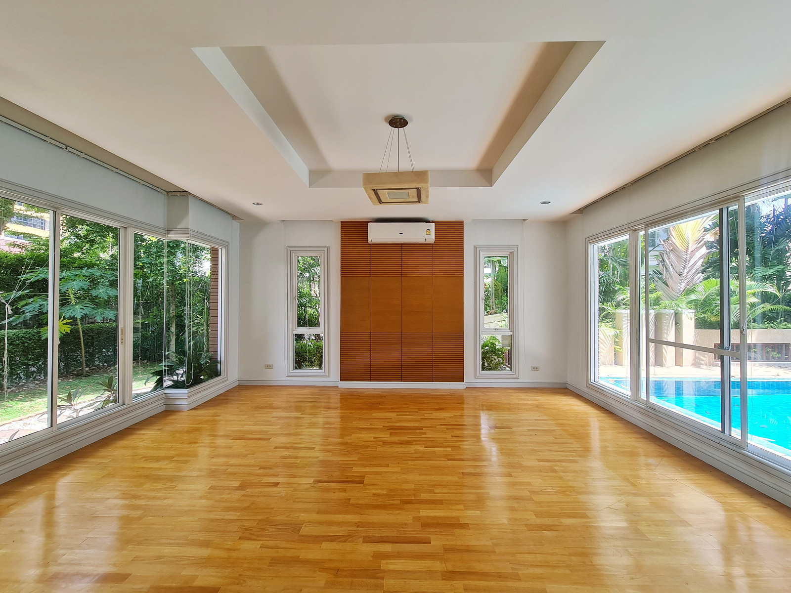 บ้านเดี่ยวหรู 2 ชั้น 4 ห้องนอน พร้อมสระว่ายน้ำและสวนส่วนตัว ทำเลสุขุมวิท ใกล้ BTS ทองหล่อ – รูปที่ 2