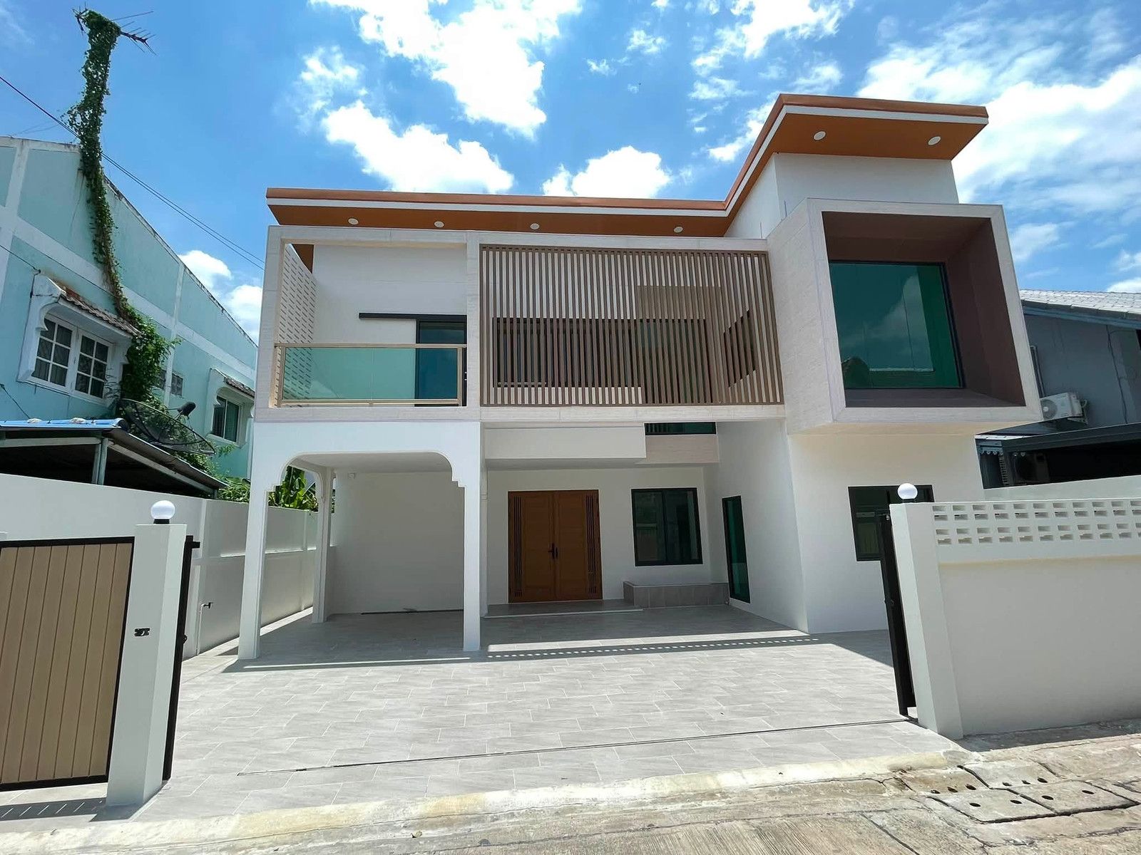 🏡 Single house for sale, modern, minimalist design, prime location! Soi Lat Phrao 87, a short cut along the expressway-CDC, close to the MRT, extremely convenient travel.