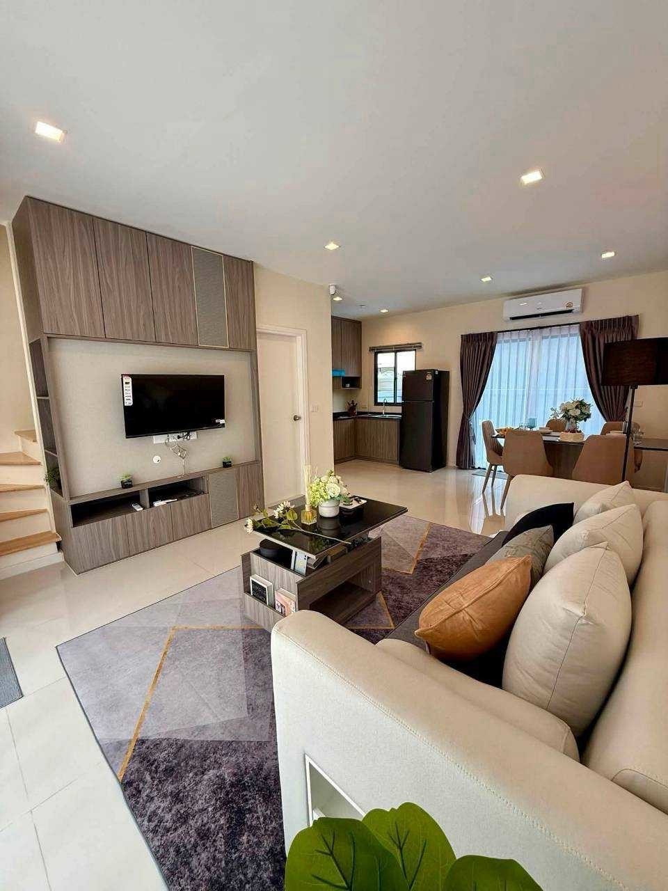 ให้เช่า Townhome ไอเจ้นท์พระราม 9 🚇🚝🌈  連棟別墅出租，Eigen Rama 9。   – รูปที่ 2