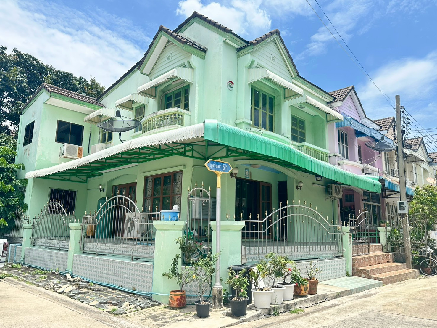 2-story townhouse for sale, size 35 sq m, Busarin Village, Thanasit, Bang Pla 2, Theparak Road. 2-story townhouse for sale, size 35 sq m, Busarin Village, Thanasit, Bang Pla 2, Theparak Road.