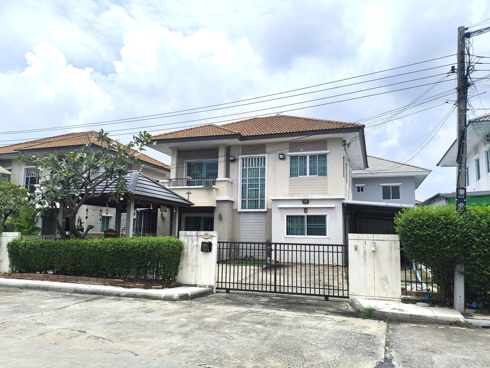 House for sale in Soi Wat Lat Pla Duk, detached house, Pruksa Village, 31 - 61 sq m, 4 bedrooms, 2 bathrooms, next to the villages main road [FAS2608155]