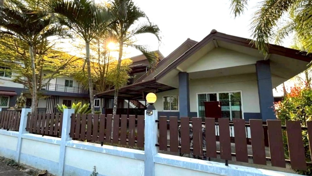 ขายหอพัก 2 ชั้น และบ้าน 1 หลัง พร้อมที่ดินผืนใหญ่ 2 งาน 35 ตร.วา ต.ริมกก อ.เมืองเชียงราย – รูปที่ 2