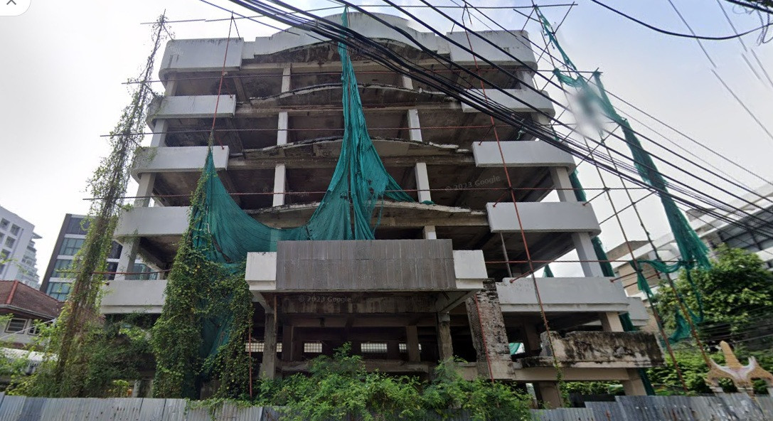 ขายที่ดิน 104 ตารางวา พร้อมอาคารเปล่า 5 ชั้น @ทองหล่อ