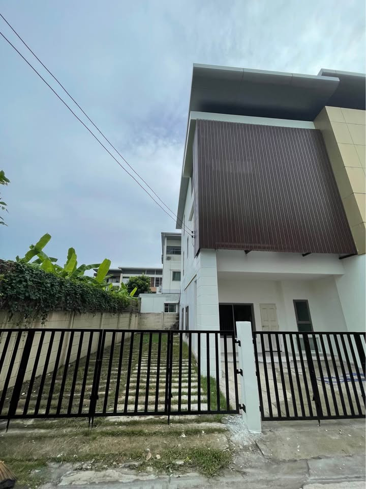 HR3827 for rent/sale Home office and corner house Motown Pattara Chaengwattana-Pak Kret 19 near MRT and Central Chaengwattana.