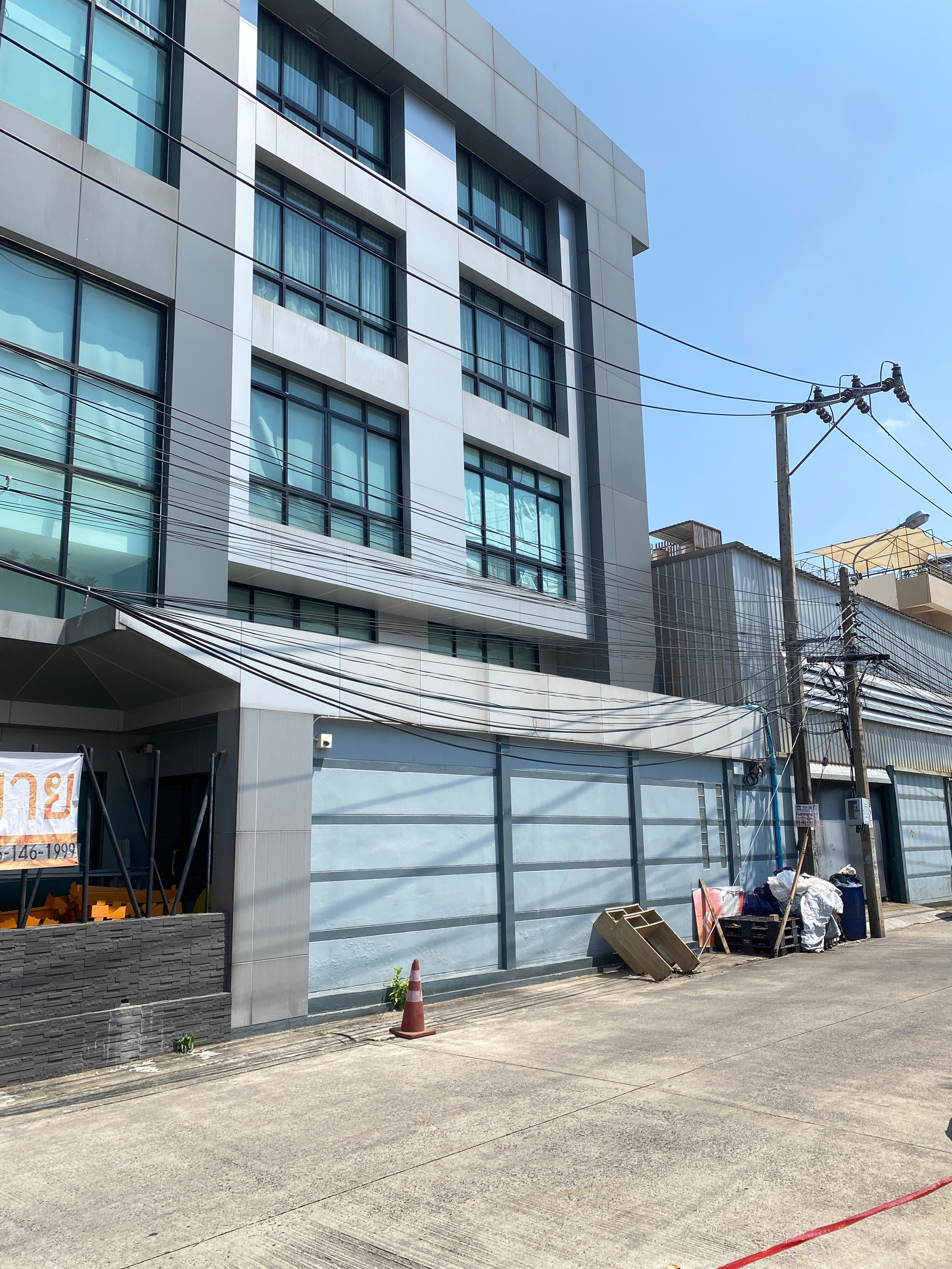 🏢 ขายที่ดินพร้อมอาคารสำนักงาน 4 ชั้นและโกดัง รามคำแหงซอย 4  🔥 ตกแต่งแล้วพร้อมเข้าใช้งาน 🔥 – รูปที่ 3